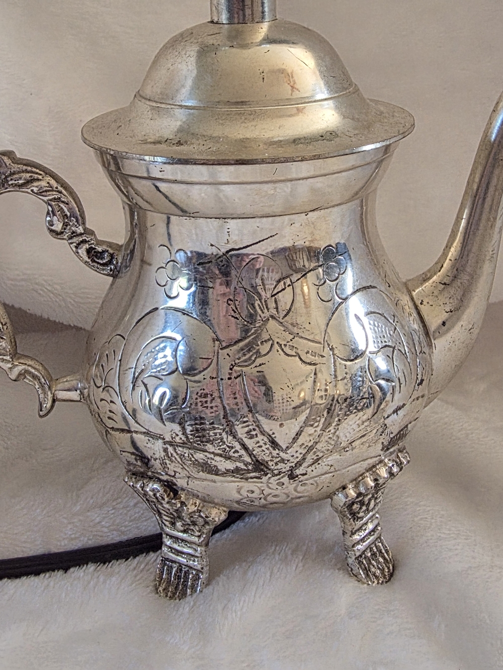 Vintage Silver Plated Teapot Lamp, Made in India, Engraved Etched Teapot Lamp - Picture 8 of 11